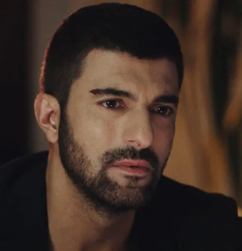 Engin Akyürek'in son halini görenler 'Efe'm sana ne oldu' demeden geçmiyor! Sefirin Kızı'nın Sancar Efe'si eridi bitti-3