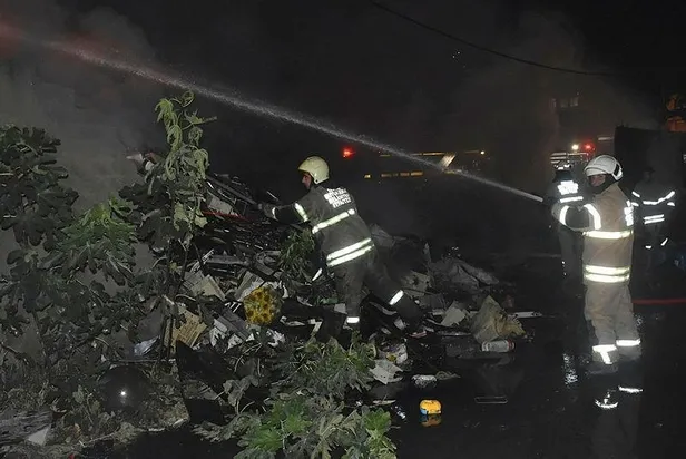 Son dakika: İzmir'de hurda deposunda yangın-3