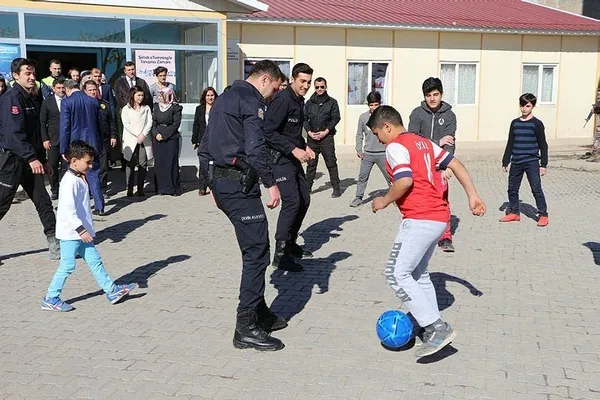 Şırnaklı öğrencilere top ve satranç-4