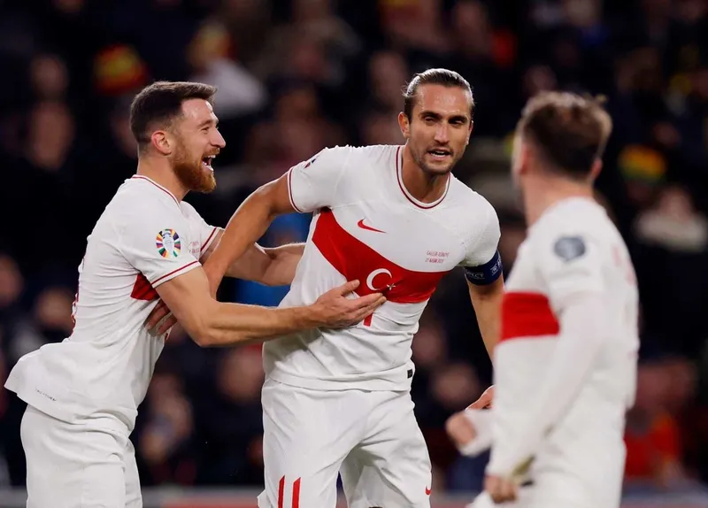 trabzonsporda-yeni-lider-bulundu-transferde-salih-ozcan-surprizi-1774800401409.jpg Trabzonspor'da yeni lider bulundu! Transferde Salih Özcan sürprizi-5