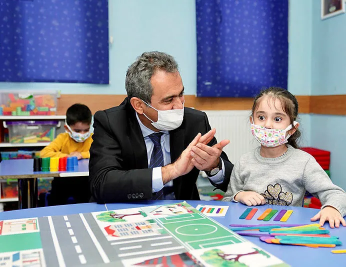 Bakan Özer: Telafi kitapları ücretsiz