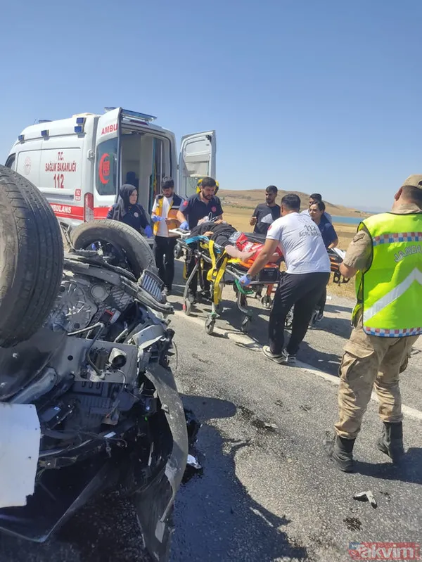 Van'da 'kafa kafaya' facia! Cip ters döndü otomobil kağıt gibi ezildi - 10