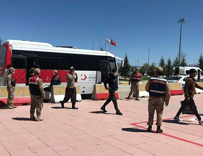 Kaç kaçak göçmen sınır dışı edildi? Sayı belli oldu