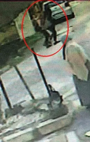 İzmir Gaziemir'de eşi tarafından bıçaklanarak öldürülen Ceylan O.'nun son anları güvenlik kamerasında