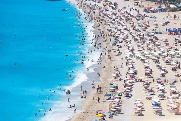 tatil-bolgelerinde-bayram-yogunlugu-marmaristeki-koyda-tam-100-tekne-kayitlara-gecti-1626902838246.jpeg