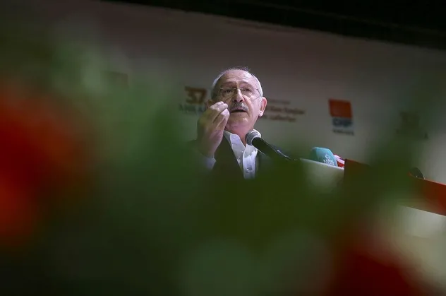 Zehirli kalemler ve zayıf düdükler yine iş başında!