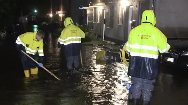 almanyayi-sel-goturdu-frankfurt-havalimani-gole-dondu-keske-turkiyeden-kopya-cekseydiniz-1692261735791.jpeg Almanya'yı sel vurdu! Frankfurt Havalimanı göle döndü-3