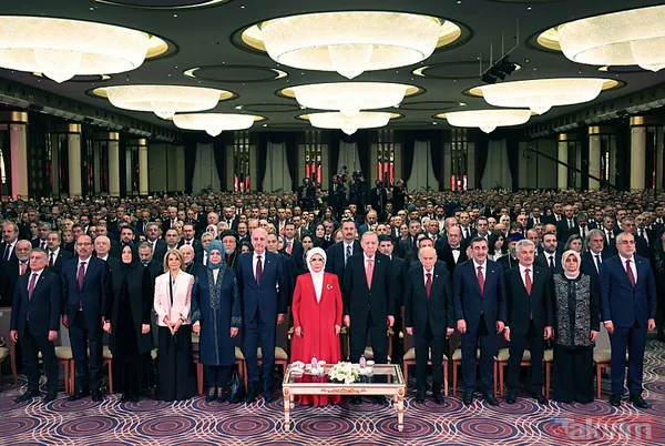 Başkan Erdoğan, 29 Ekim Özel Programı'na katıldı! Erdoğan yanına gelen küçük kız çocuğu ile fotoğraf çektirdi - 2