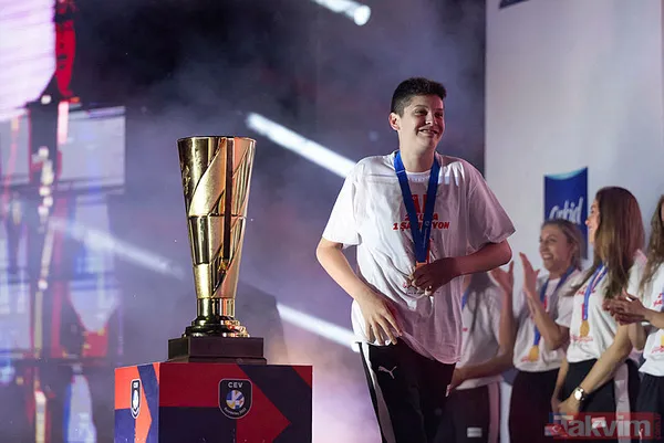 Saha da coşturuyor dışarıda da! Melissa Vargas Dj kabinine geçti geceye damgasını vurdu! Herkesin dilinde Vargas var - 14