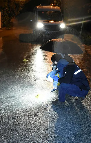 Evinin önünde silahlı saldırıda yaralandı