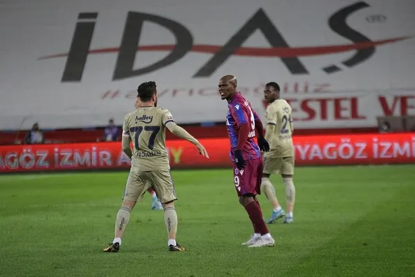 trabzonspor-fenerbahce-macinda-gergin-anlar-nwakaeme-gokhan-gonul-ve-volkan-demirel-1614530444225.jpeg
