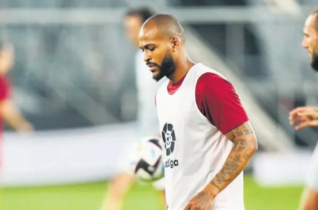 Galatasaray resmen duyurdu! Galatasaray Marcao'nun 15 milyon Euro karşılığında Sevilla’ya satıldığını açıkladı