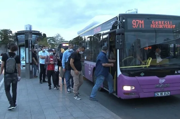 İstanbul'da kademeli mesai saati uygulaması başladı! Toplu ulaşımdan manzaralar