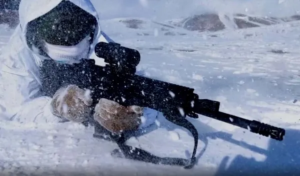 mehmetcikten-bayrak-donduran-sogukta-vatan-nobeti-kirpikleri-donan-askerler-gorev-basinda-1642321482002.jpg Mehmetçik’ten bayrak donduran soğukta vatan nöbeti! Kirpikleri donan askerler görev başında-5