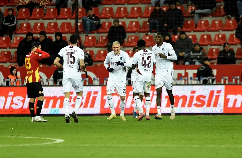 trabzonspor-deplasmanda-hata-yapmadi-kayserisporu-3-1-maglup-etti-1773083618609.jpeg Trabzonspor deplasmanda hata yapmadı: Kayserispor'u 3-1 mağlup etti-4