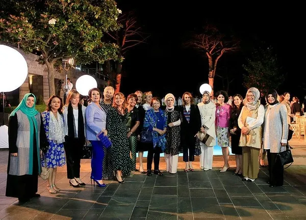 Emine Erdoğan akademisyen, sanatçı ve işkadınlarına iftar daveti verdi-2