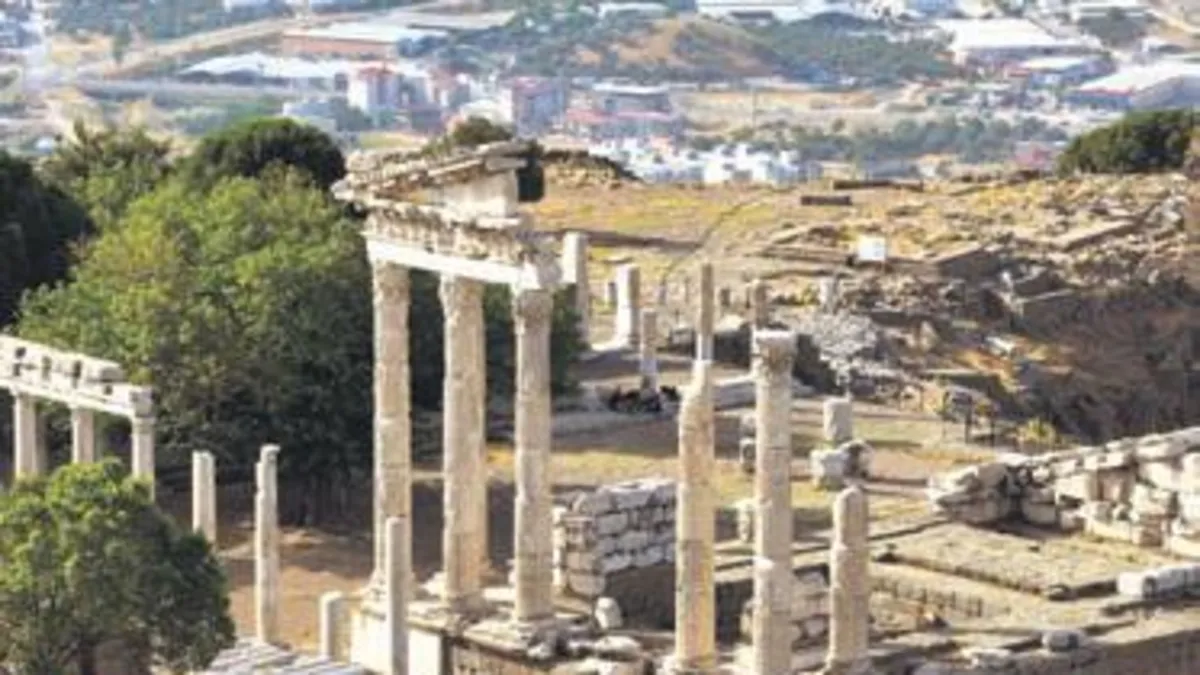 İzmir'İn Bergama ilçesine turist akını!