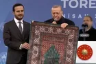 Başkan Erdoğan'a seccade hediye edildi: Bu seccade ayaklarla basılmak için değil, 15 Mayıs'ta şükür namazı kılacağız