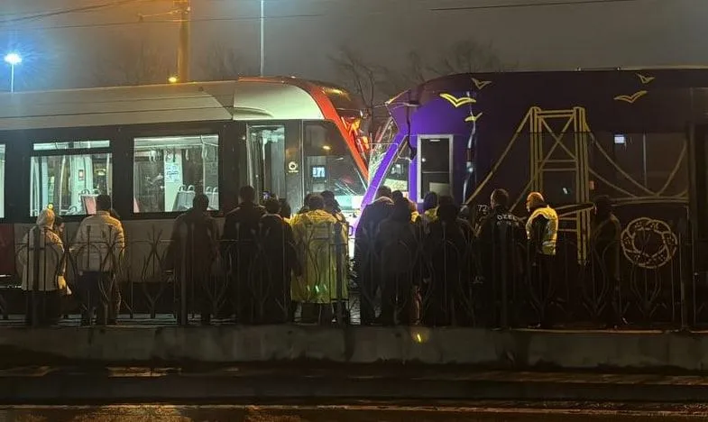 SON DAKİKA I İstanbul'da iki tramvay çarpıştı!-2