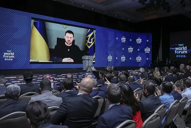 vladimir-zelenskiyden-rusyaya-noel-cagrisi-birliklerini-ukraynadan-geri-cek-1670885409049.jpeg Vladimir Zelenskiy'den Rusya'ya 'Noel' çağrısı: "Birliklerini Ukrayna'dan geri çek"-4