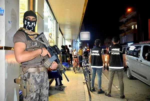 adanada-bayram-oncesi-narkotik-denetimi-15-gozalt-1590196382055.jpeg Adana'da bayram öncesi narkotik denetimi: 15 gözalt-3