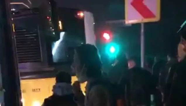 Yine yolda kaldı! Sarıyer'de İETT arızası...