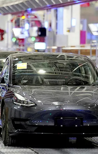 Tesla 54 bin otomobilini geri çağırıyor