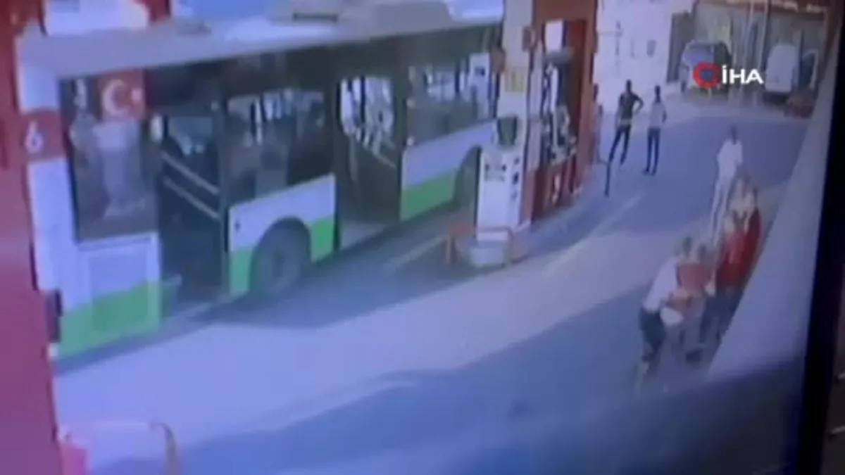 ‘Niye çöp atıyorsun?' dedi, 15 kişiden dayak yedi