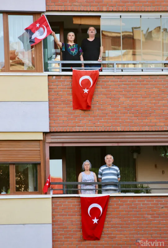 19 Mayıs saat 19.19'da tüm Türkiye İstiklal Marşı için tek ses oldu! - 15