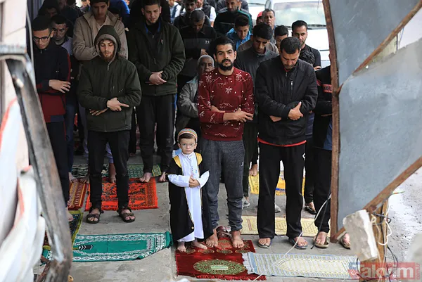 Gazze’de buruk bayram! Refah, Deyr El Balah, Cibaliye… Filistinliler bombardıman altında bayramı kutluyor - 1