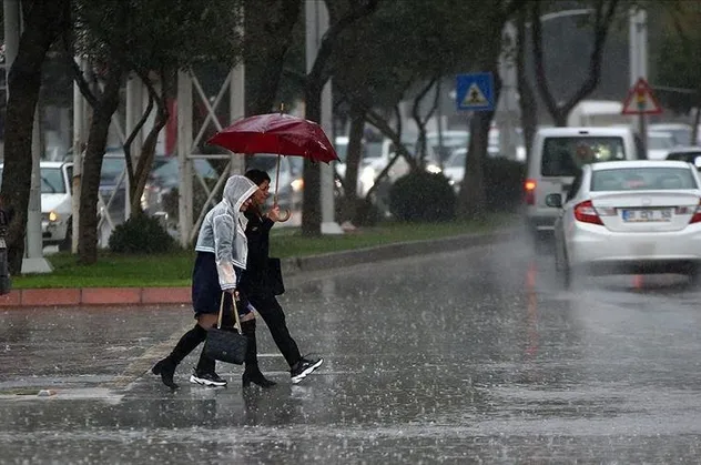 HAVA DURUMU | Meteorolojiden kuvvetli yağış ve fırtına uyarısı | 21 Kasım İstanbul'da hava nasıl olacak?