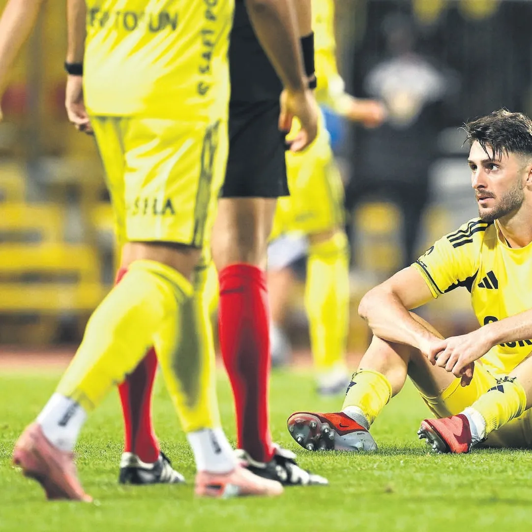 Fener enkaz altında