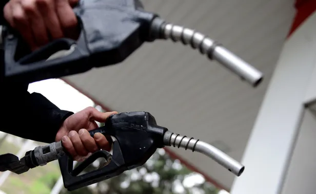 benzine-motorine-indirim-var-mi-ne-zaman-6-temmuz-1-lt-benzin-ve-mazot-kac-tl-oldu-bp-opet-shell-guncel-akarya-1657109822762.jpg Benzine motorine indirim var mı, ne zaman? 7 Temmuz 1 LT benzin ve mazot kaç TL oldu? BP, Opet, Shell güncel akaryakıt fiyatları!-3