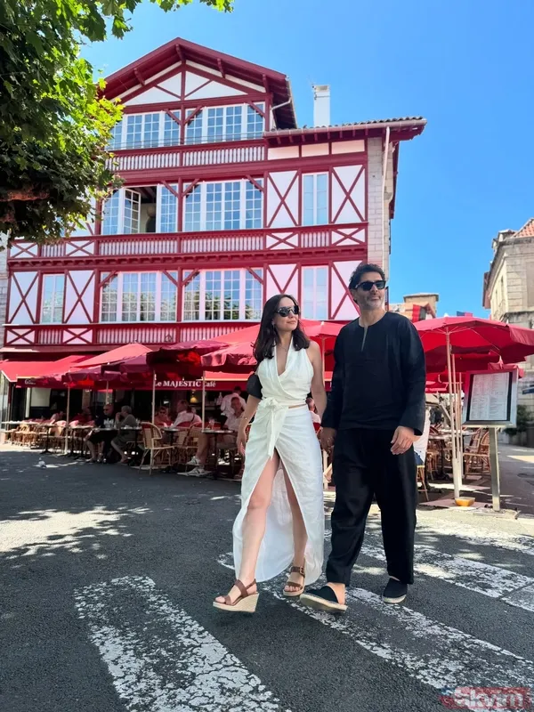 Ünlü çift, yaklaşık dört yıl sonra bebek müjdesi vererek anne ve baba olma heyecanını yaşamıştı.