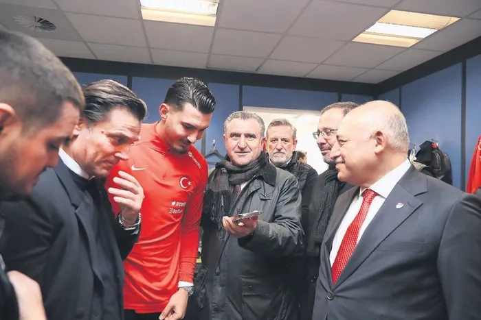 1700689137856.jpeg Başkan Recep Tayyip Erdoğan'dan A Millilere tebrik telefonu! "Tüm arkadaşları gözlerinden öpüyorum”-2