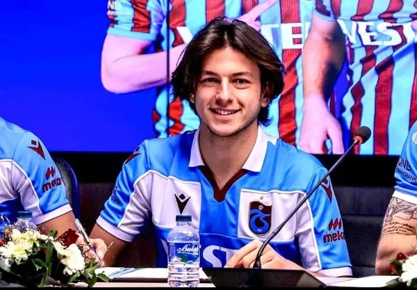 1658308030348.jpg Trabzonspor'un genç ismi Enis Destan Polonya yolunda-2