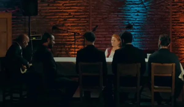 Sabahat Akkiraz kimdir? Çukur dizisine konuk olan Sabahat Akkiraz nereli, hangi türküyü söyledi?-2