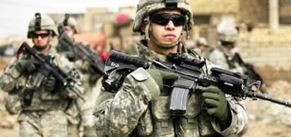 ABD askerleri Irak-Kuveyt sınırındaki askerden arındırılmış bölgeye girdi. ABD uçakları da Irak'ın batısını bombalamaya başladı