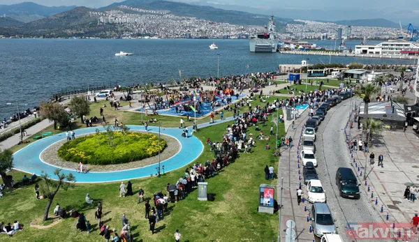 İzmir'de TCG Anadolu'ya 3'üncü de gününde büyük ilgi! Kilometrelerce kuyruk oluştu - 15