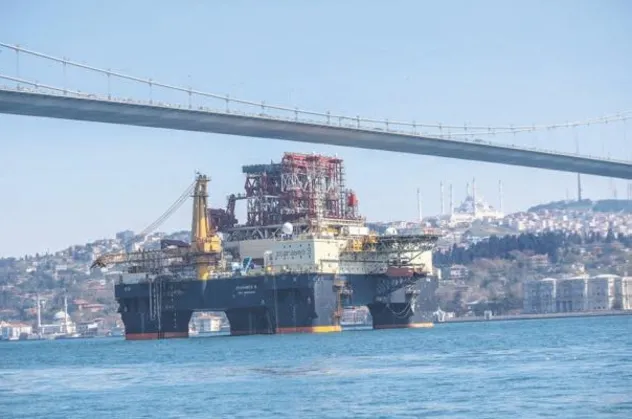 Dev platform Boğaz’dan geçti