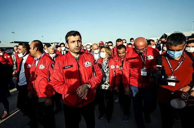 Selçuk Bayraktar'dan TEKNOFEST'te ülkemizin aydınlık yarını olan gençlere destek sözü