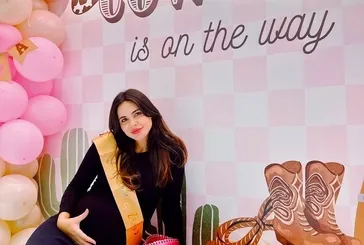 Evlilikte 15 yılı devirdiler! Zeynep-Volkan Demirel çifti kızları Yasmin’e kavuştu