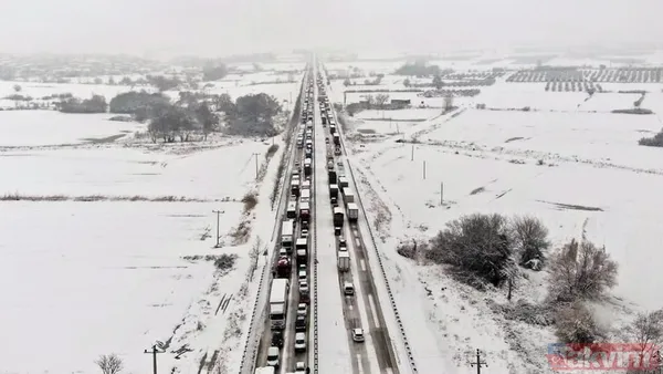 SON DAKİKA: Kar sonrası kaza trafiği kilitledi! Bursa-İzmir yolunda 10 kilometrelik araç kuyruğu - 8