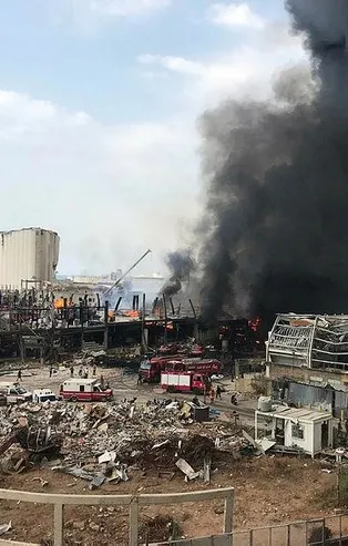 Son dakika: Beyrut Limanı'nda korkutan yangın