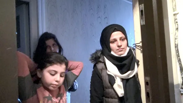 istanbulda-panik-anlari-iki-kardesi-anneleri-uyandiramadi-itfaiye-devreye-girdi-kapi-acilinca-rahat-nefes-alin-1650869148861.jpg İstanbul'da panik anları! İki kardeşi anneleri uyandıramadı itfaiye devreye girdi: Kapı açılınca rahat nefes alındı-4