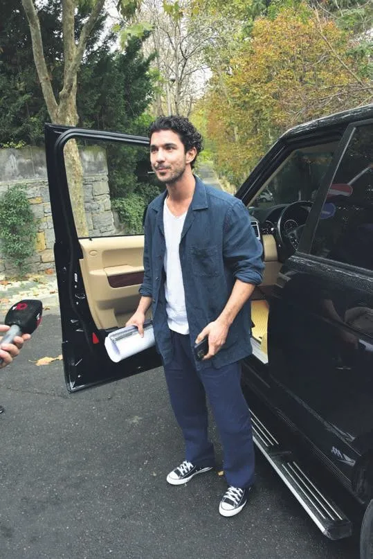 pinar-deniz-ile-evlenmeye-hazirlanan-kaan-yildirimi-evlilik-sorulari-kacirdi-evlilik-ne-zaman-sorularina-oyle-1699050176473.jpeg Pınar Deniz ile evlenmeye hazırlanan Kaan Yıldırım'ı evlilik soruları kaçırdı! "Evlilik ne zaman?" sorularına öyle bir cavap verdi ki...-3