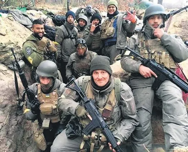 parali-asker-war-1646779743960.jpeg Rusya-Ukrayna savaşında gerilla savaşı başladı! Kiev Lejyonerler'i Moskova ise Wagnerler'i topladı-3