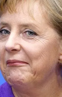 Merkel Almanya'daki Türklere böyle seslendi