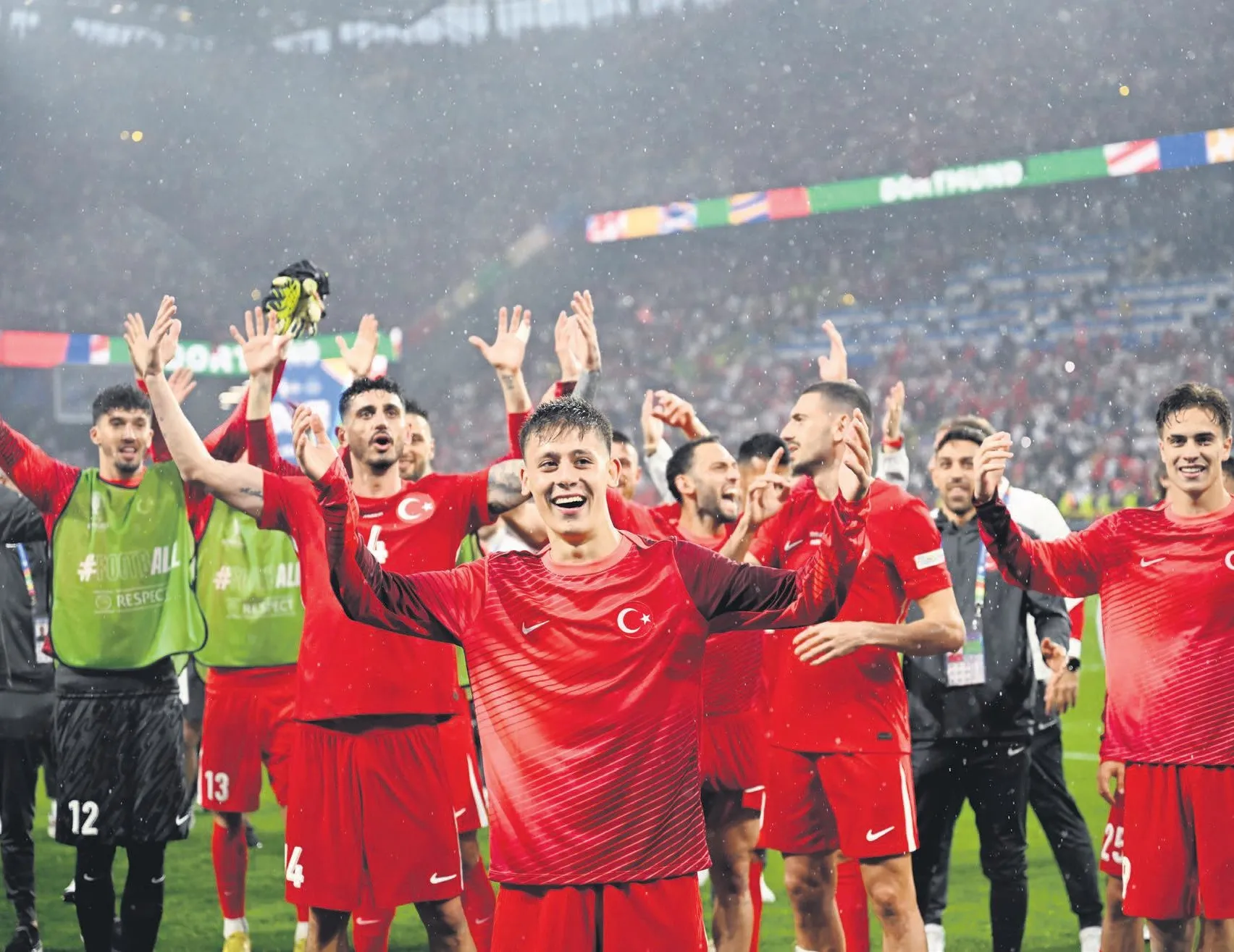 Bizim Çocuklar İzlanda önünde