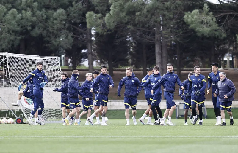 Galatasaray'ın eski yıldızını Fenerbahçe kapıyor! - 11